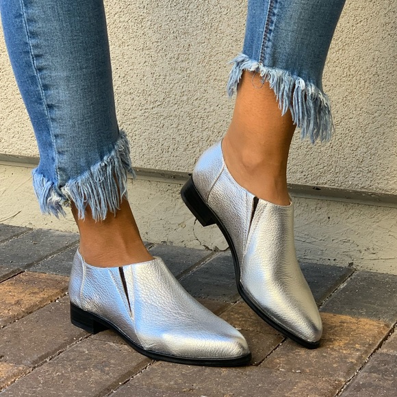 Metallic Silver Supple Leather Loafer Flat Oxfords - Picture 1 of 8